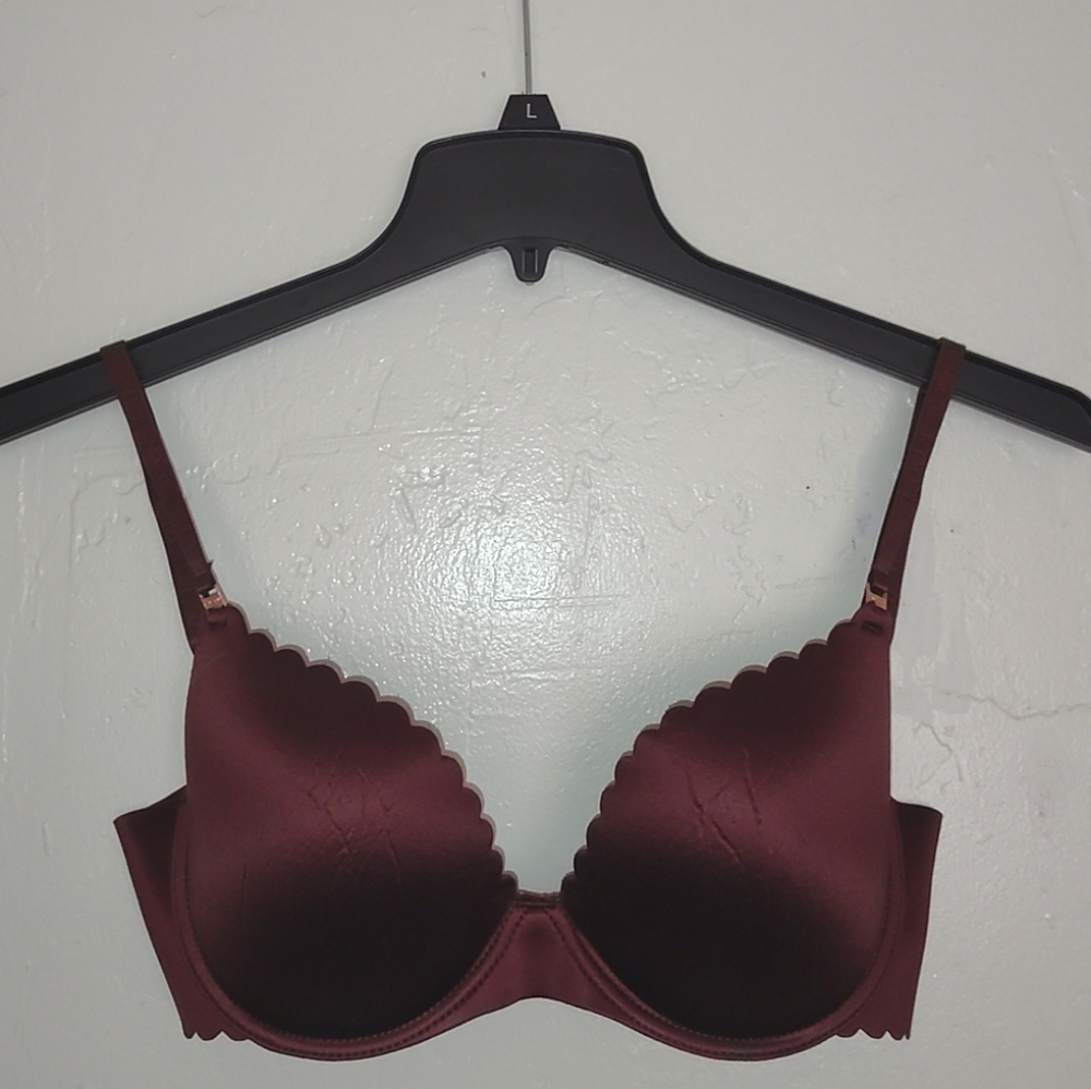 New Danskin burgundy bra size 38C❣️✨❣️
